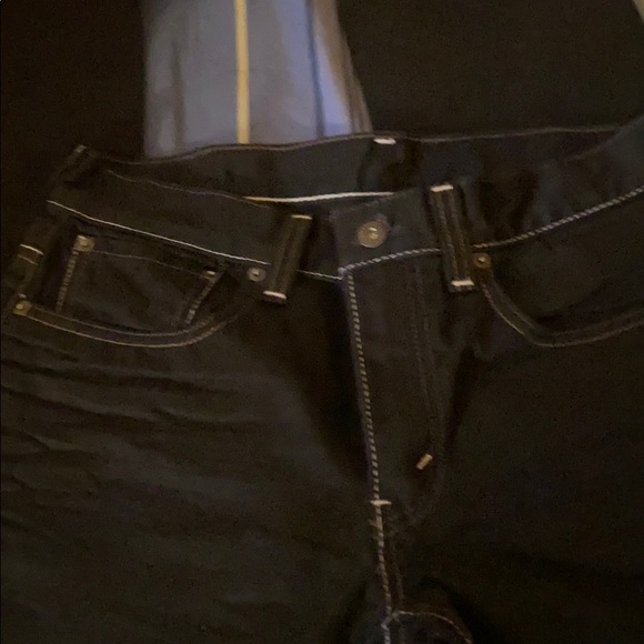 Levi - Picture 4 of 6